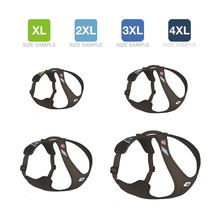 Größenvergleich von Hundegeschirren XL bis 4XL, braunes Mesh-Gewebe mit Reflektoren und Haltegriff.