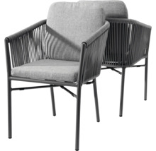 Zwei moderne Gartenstühle mit Metallgestell, Seilgeflecht an Rücken und Seiten sowie grauen Polstern.