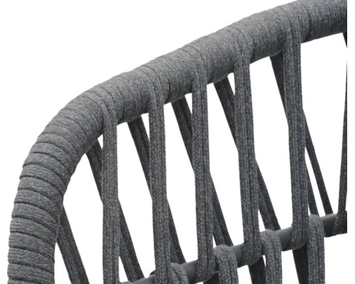 Detail der Rückenlehne mit Seilgeflecht auf einem Metallrahmen.