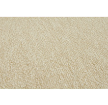 Teppichboden mit weicher Textur und dichter Oberfläche.