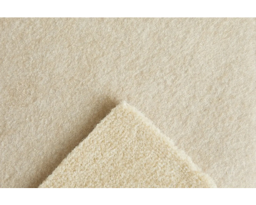 Weicher Teppichboden aus Filz, Detailaufnahme der Materialstruktur mit umgeklappter Ecke.