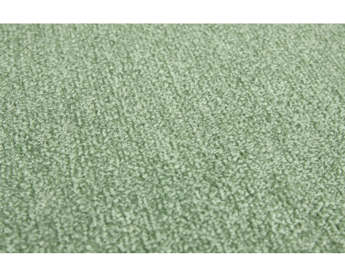 Detailaufnahme der Oberflächenstruktur eines grünen Teppichbodens.