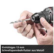 Einsetzen eines Bohrers in ein einhülsiges 13 Millimeter Schnellspannbohrfutter aus Metall an einer Bohrmaschine.