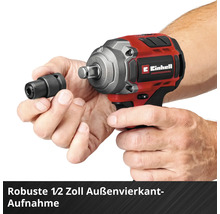 Einhell Akku-Schlagschrauber mit robuster einhalb Zoll Außenvierkant-Aufnahme und Hand, die einen Steckschlüsselaufsatz hält.