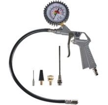 Graues Reifenfüllmessgerät aus Metall mit Manometer, schwarzem Schlauch und vier verschiedenen Adaptern.