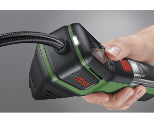 Handgehaltene kabellose Bosch Druckluftpumpe mit Bosch Logo, integrierter Leuchte, Display und flexiblem Schlauch.