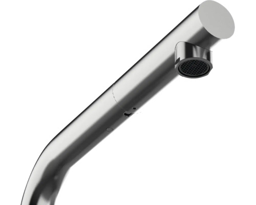 Moderner, zylindrischer, ausziehbarer Wasserhahnauslauf aus Metall mit integriertem Strahlregler.