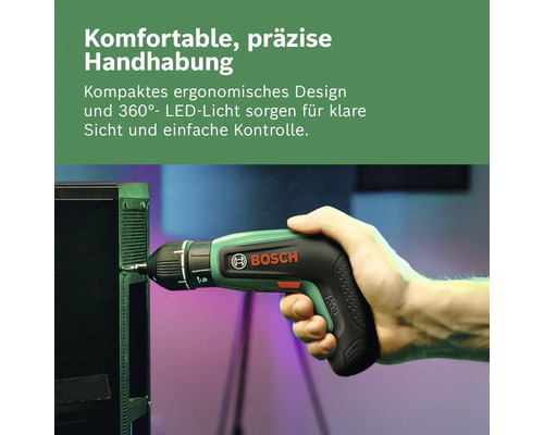 Person benutzt einen Bosch IXO Akkuschrauber mit 360 Grad LED-Licht an einem schwarzen Gehäuse für präzise Handhabung.