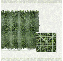 Rückansicht einer künstlichen Hecke auf einem flexiblen Kunststoffgitter mit Detailaufnahme der Gitterstruktur.