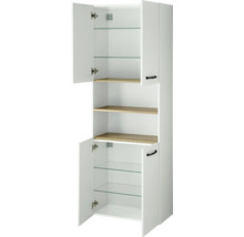 Weißer Hochschrank mit geöffneten Türen, Glaseinlegeböden innen, drei offenen Regalfächern in Holzoptik und schwarzen Griffen.