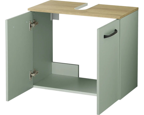 Waschbeckenunterschrank mit zwei Türen, Korpus in Salbeigrün und Deckplatte in Eiche-Optik mit Siphonausschnitt.