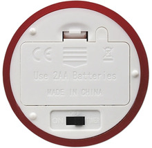 Unterseite eines Geräts mit Batteriefach für zwei AA Batterien, CE Kennzeichnung, Entsorgungssymbol und Schalter für Ein, Aus und Timer.