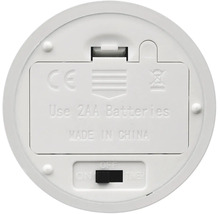 Unterseite eines batteriebetriebenen Geräts mit Batteriefach für zwei AA-Batterien, CE-Kennzeichnung und Schalter für Ein, Aus und Timer.