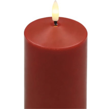 Rote LED-Stumpenkerze mit flammenförmiger LED.