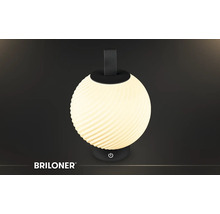 Tragbare Briloner LED-Tischleuchte, kugelförmig mit Spiralmuster, schwarzer Tragegriff und Sockel mit Ein-Aus-Symbol. Briloner Logo.