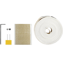Montageset mit weißem Textilband, Isoliermatte, einem Winkelschlüssel und gelbem Befestigungsteil.