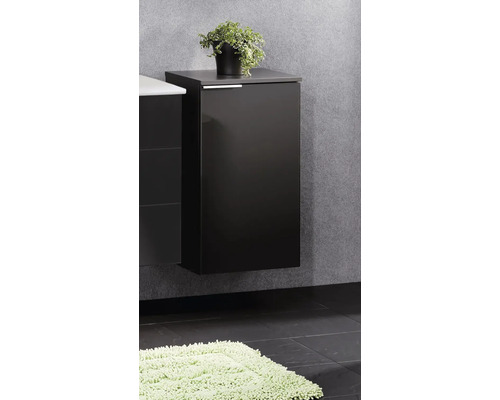 Wandhängender Badezimmer-Seitenschrank in Dunkelgrau mit horizontalem Griff, montiert an einer grauen Wand in einem modernen Badezimmer.