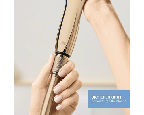 Handbrause mit gerändelter Oberfläche für einen sicheren Griff. Grohe Logo.