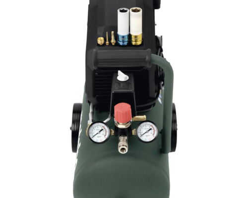 Metabo Kompressor mit zwei Manometern, Druckregler und integrierter Zubehörhalterung.