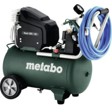 Metabo Kompressor Basic 300-50 mit grünem 50 Liter Tank, blauem Druckluftschlauch, Ausblaspistole und Manometer.