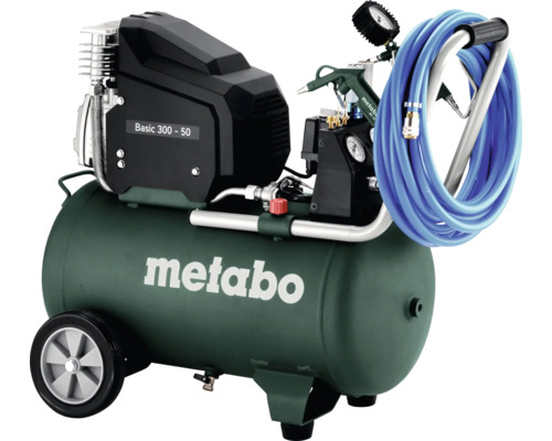 Metabo Kompressor Basic 300-50 mit grünem 50 Liter Tank, blauem Druckluftschlauch, Ausblaspistole und Manometer.