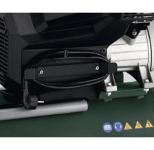 Detailansicht eines Kompressors mit Kabelaufwicklung sowie Symbolen für Bedienungsanleitung, Gehörschutz, Hitze, automatischen Anlauf und Strom.
