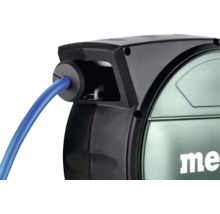 Nahaufnahme einer automatischen Schlauchtrommel mit Schlauchführung, Schlauchstopp, blauem Schlauch und Metabo Logo.