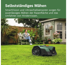 Bosch Mähroboter mäht selbstständig einen Rasen im Garten mit SmartVision und Ultraschallsensoren zur Hindernisvermeidung.