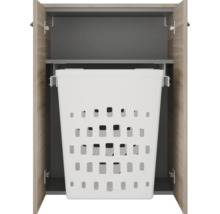 Einbau-Wäschekorb aus Kunststoff in einem geöffneten Holzschrank mit Auszugssystem und einem Regalboden darüber.