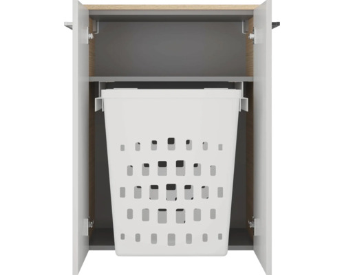 Geöffneter Badezimmerschrank mit integriertem, herausnehmbarem Wäschekorb aus Kunststoff.