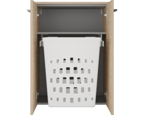 Badschrank mit integriertem, herausnehmbarem Wäschekorb aus Kunststoff in einem Holzkorpus.