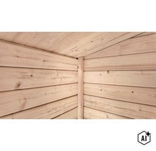 Holzinnenwand einer Sauna mit Wandelementen aus unbehandeltem Nadelholz. (Image AI modified or generated)
