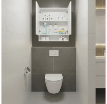 Weißer Wandschrank mit geöffneten Türen über einem Hänge-WC in einem modern gefliesten Badezimmer.