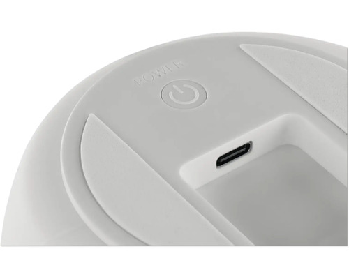 Nahaufnahme einer Einschalttaste mit Power-Symbol und eines USB-C-Ladeanschlusses an einem elektronischen Gerät.