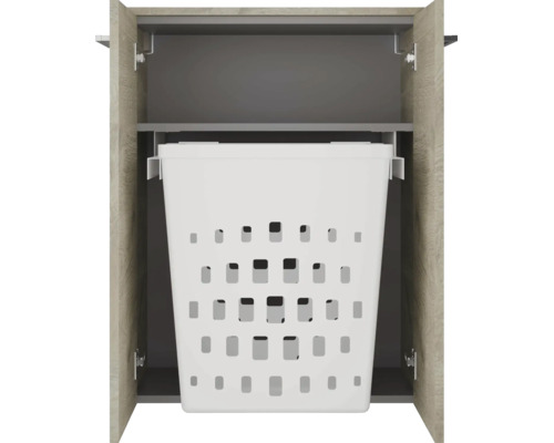 Badezimmerschrank geöffnet mit eingebautem ausziehbarem Wäschekorb aus Kunststoff unter einem Einlegeboden.
