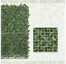 Rückseite eines künstlichen Heckenpanels mit Kunststoffgitter und Detailansicht der Befestigung von Blättern.