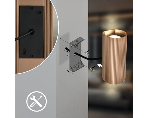 Montageanleitung für eine geriffelte Wandleuchte mit Wandhalterung, Schrauben und Werkzeugsymbol.