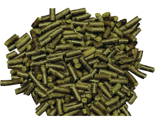 Dunkelgrüne organische Düngerpellets in zylindrischer Form.
