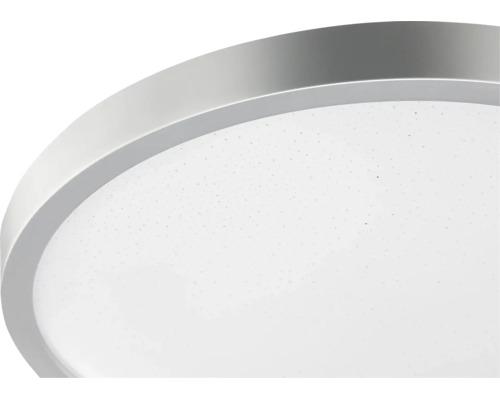 Runde LED-Deckenleuchte mit silberfarbenem Metallrahmen und weißem Diffusor mit Sternenhimmeleffekt.