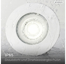 Runder LED Einbaustrahler mit Schutzart IP65, staubdicht und strahlwassergeschützt unter Wasserbesprühung.