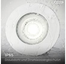 Runder LED Einbaustrahler mit Schutzart IP65, staubdicht und strahlwassergeschützt unter fließendem Wasser dargestellt.
