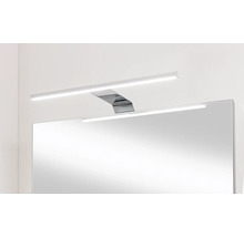 Moderne LED-Spiegelleuchte für das Badezimmer in Chrom, direkt auf einem Badezimmerspiegel montiert.