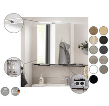 Badezimmer-Spiegelschrank mit LED-Leuchte, Glasböden, Steckdose und verschiedenen Dekorauswahlmöglichkeiten. Hergestellt in Deutschland.