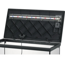 Innenseite einer Aquarienabdeckung mit integrierter LED-Beleuchtung in Weiß, Blau und Rot.