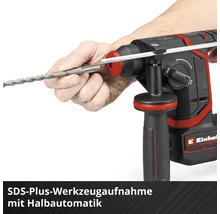 Einhell Bohrhammer mit SDS-Plus-Werkzeugaufnahme und Halbautomatik beim Einsetzen eines Bohrers.