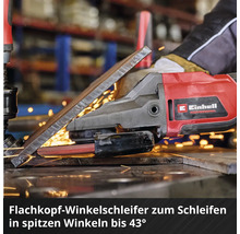 Einhell Professional Flachkopf-Winkelschleifer beim Schleifen von Metall in spitzen Winkeln bis 43 Grad.