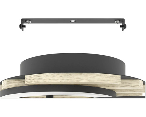 Nahaufnahme einer Deckenleuchte aus schwarzem Metall und hellem Holz mit Montagehalterung.