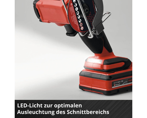 Einhell Akku-Werkzeug mit integriertem LED-Licht zur Ausleuchtung des Schnittbereichs über dem 18 Volt Akku.