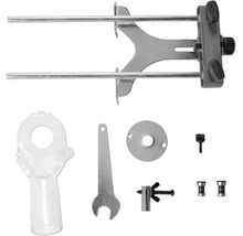 Zubehörset für Oberfräsen mit Parallelanschlag, Absaugstutzen, Maulschlüssel und Montageteilen aus Metall und Kunststoff.