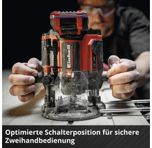 Einhell Professional Oberfräse mit optimierter Schalterposition für sichere Zweihandbedienung auf Holz.